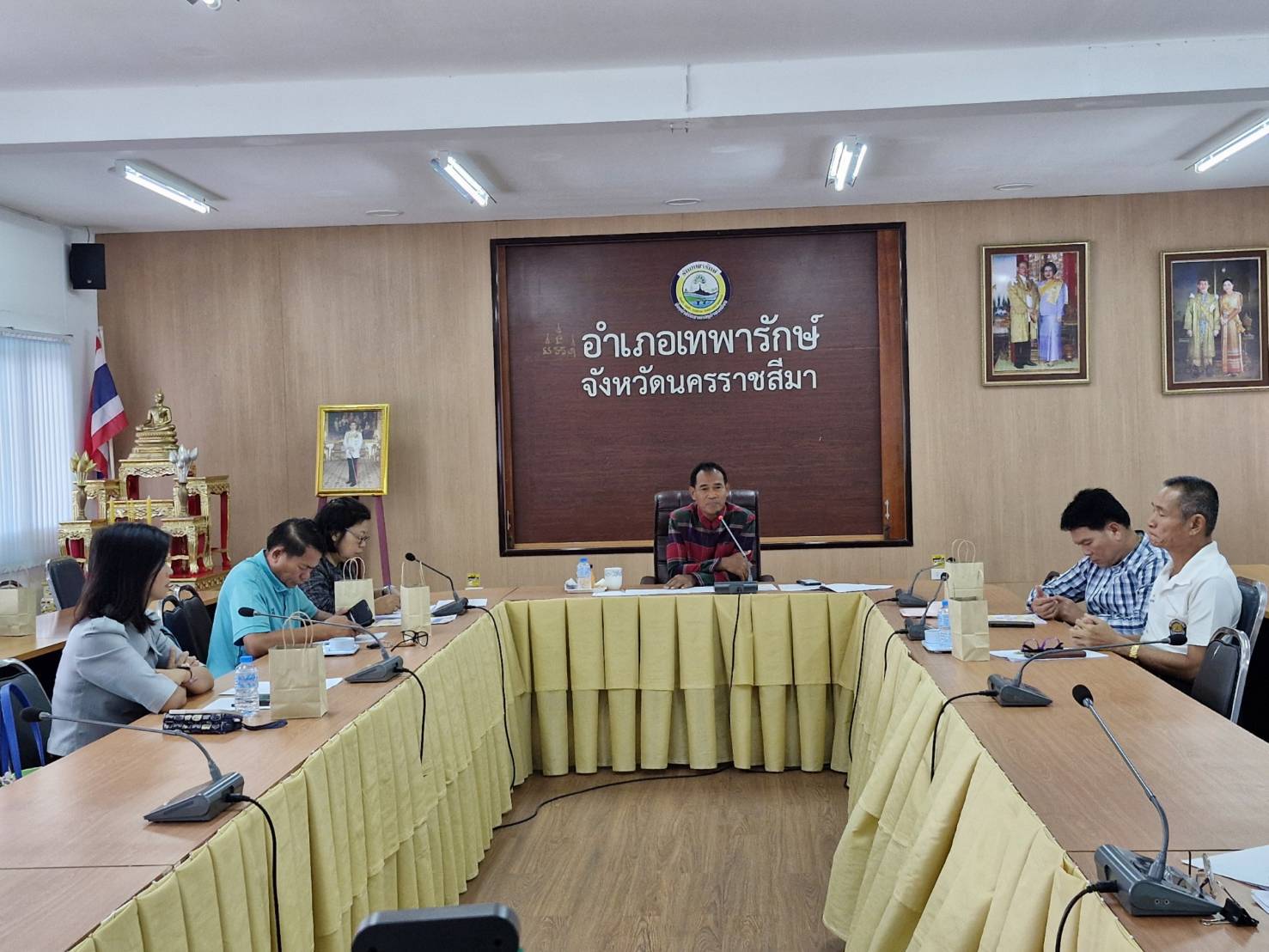 พช.เทพารักษ์ ดำเนินโครงการประชุมเชิงปฏิบัติการส่งเสริมการบูรณาการกลไกการขับเคลื่อนการขจัดความยากจนระดับอำเภอ